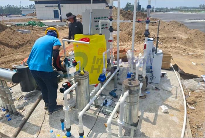 江蘇某居民區生活污水MBR設備安裝現場